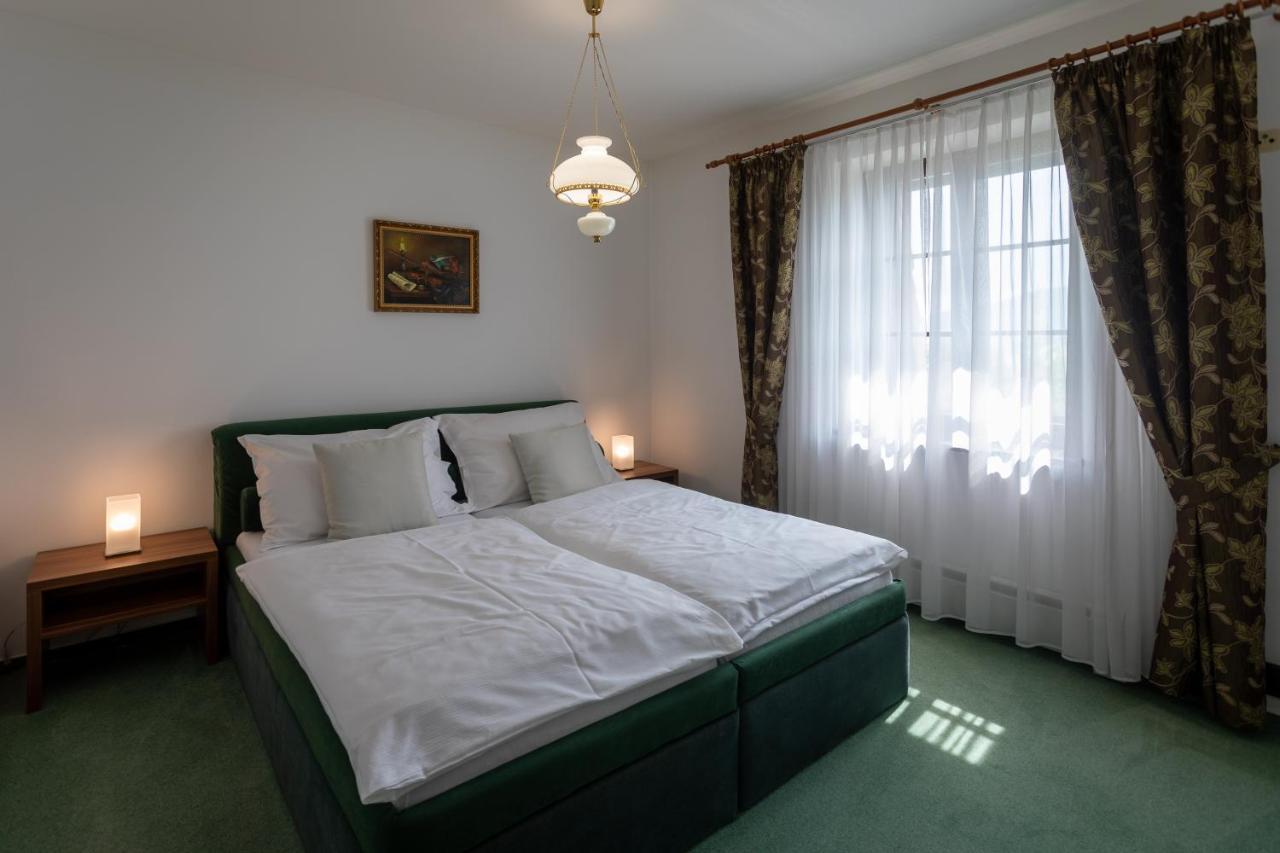 Hotel Zamecek Pod Hradem Stary Jicin 111 Экстерьер фото