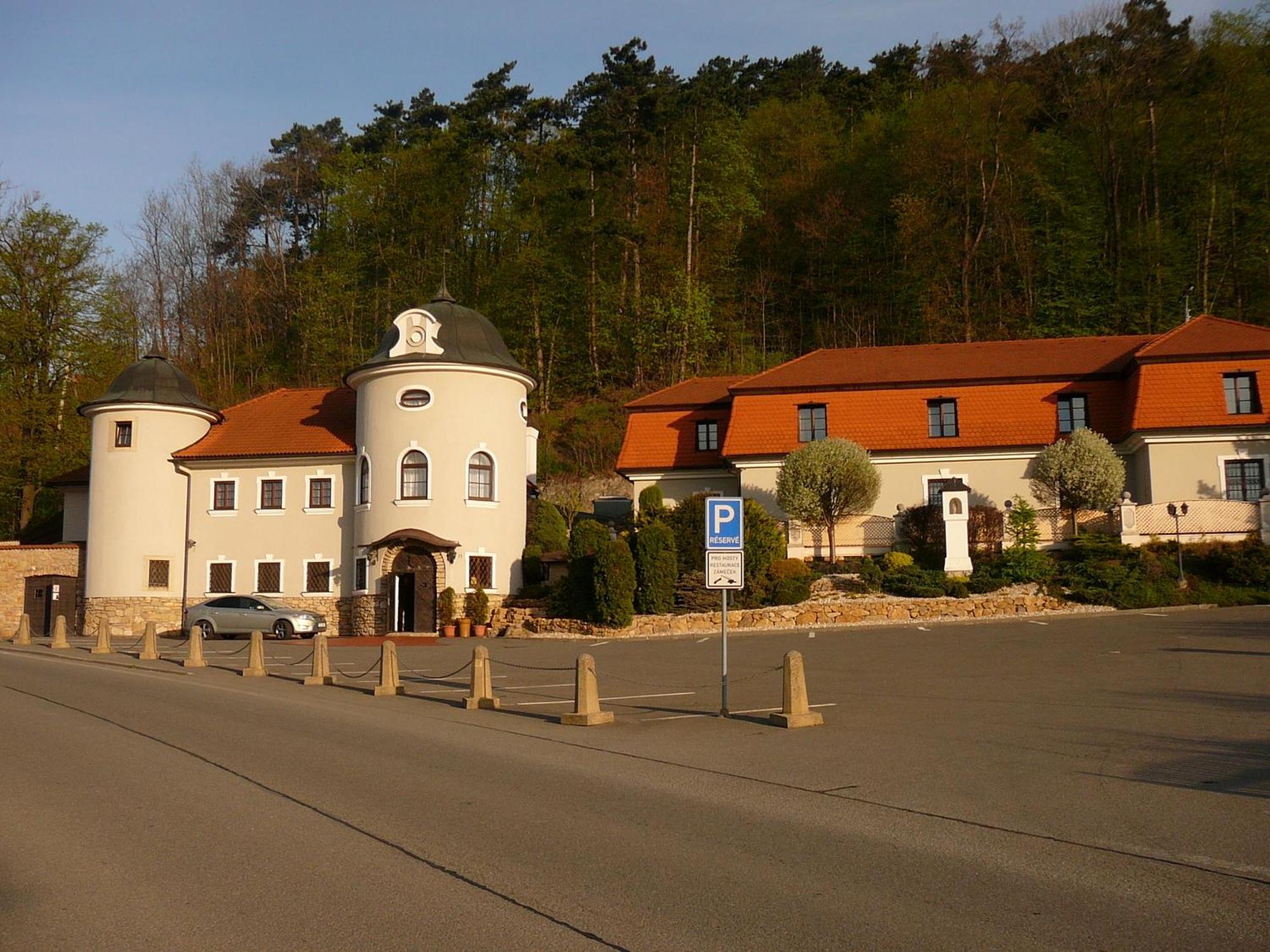 Hotel Zamecek Pod Hradem Stary Jicin 111 Экстерьер фото